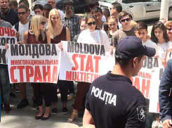 «Руки прочь от русского языка»: жители Кишинева устроили массовый протест