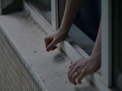 На Буюканах 52-летняя женщина разбилась насмерть после падения с 12-го этажа 