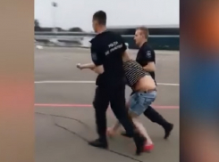 Безобразный скандал с мужчиной и «тупорылой овцой» в аэропорту Кишинева сняли на видео 