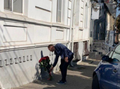 Ион Чебан возложил цветы у дома, в котором проживал Карл Шмидт