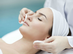 Вынужденное самообслуживание и отсутствие гигиены в  косметологическом центре возмутили жительницу столицы 