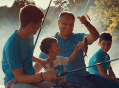 Игорь Додон научил сыновей рыбацким хитростям