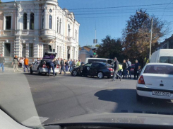 В центре Кишинева столкнулись микроавтобус и легковой автомобиль