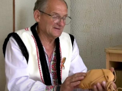 Народный мастер из Оланешт мастерит забытую обувь предков – опинчь
