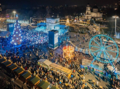 Zdob și Zdub, Гордиенко, братья Адваховы, салют и диджеи: программа Нового года в Кишиневе