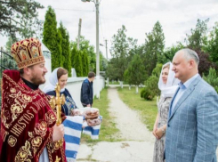 Игорь Додон посетил Криулянский район и принял участие в освящении колокола церкви Святого Архангела Михаила