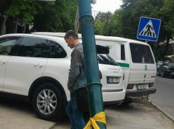 В центре Кишинева неизвестные повалили указатель улиц