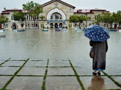 На Кишинев надвигаются грозы и шквалистый ветер 