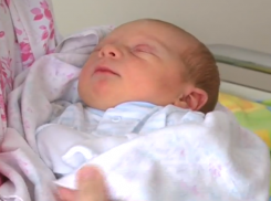 В столичной больнице № 1 вчера родились три пары близнецов