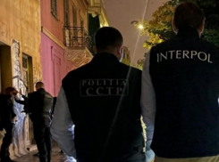 В Афинах под видом цветочных магазинов процветали бордели, среди торговцев людьми – граждане Молдовы 