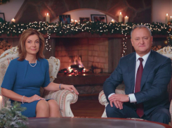 Впервые жителей Молдовы поздравили с Новым годом президент с женой