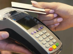 Молдаване всё чаще платят картами: объём безналичных платежей может превысить 100 млрд леев в год