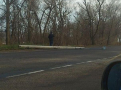 Упавший столб перегородил Мунчештскую улицу и усложнил движение в данной зоне