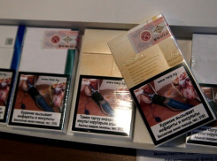 Сигареты в Молдове решили сделать дороже, а пачки более устрашающими 