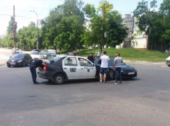 Столкновение автомобиля полиции с не уступившим дорогу Mitsubishi произошло в Кишиневе