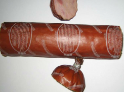 Украинцы за границей начали питаться колбасными обрезками после поляков