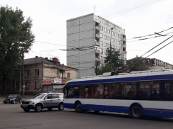 Водитель брошенного автомобиля блокировал движение троллейбусов на Буюканах