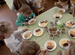 В столичных детсадах обнаружены испорченные фрукты и овощи 