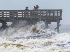 Жуткий удар урагана «Офелия» по Ирландии снял на видео уроженец Молдовы