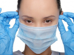 Маски постепенно возвращаются. Их ношение в медучреждениях обязательно 