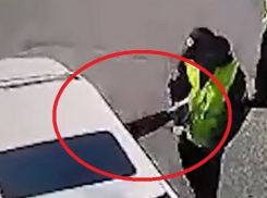 Избиение полицейского мажором ногой через окно «Лексуса» в Одессе попало на видео