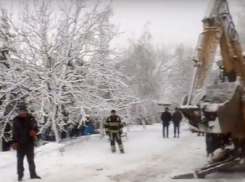 В Кишиневе вытаскивали грузовики с помощью тракторов