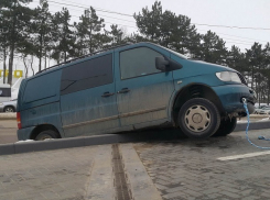 Микроавтобус убежал от хозяина на АЗС Рышкановки
