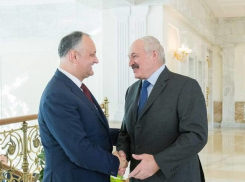 Додон поздравил Лукашенко и белорусский народ с Днем народного единства