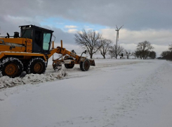 Ночная битва со снегом: дороги Молдовы остаются проходимыми благодаря спецтехнике