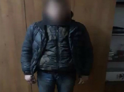 Молодого человека, нападавшего на женщин в Кишиневе, схватили и показали на видео