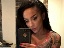 Поп-звезда из Румынии сделала «видеоналет» на столичный рынок в погоне за необычными шортами