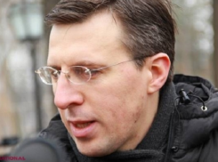 Киртоакэ позорно запутался, пытаясь рассказать стих Григоре Виеру