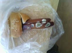 Неприятный сюрприз в сосиске в тесте обнаружила жительница столицы 