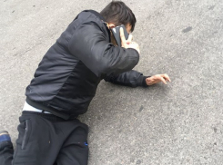 Прыгнувшего под колеса автомобиля в Кишиневе буйного мужчину отправили в психбольницу