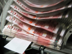 Евро ушел в отрыв, доллар стоит на месте: курсы валют на среду