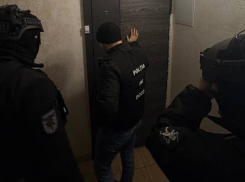 Обещали Румынию за 9000 евро - отвезли в карьер и угрожали ножом: задержаны организаторы схемы с непальцами 