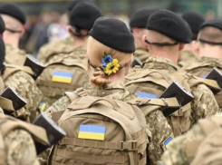 На Украине заканчиваются призывники, могут начать забирать в армию даже женщин 