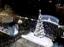 Кишинёв зажёг огни: в столице официально стартовали новогодние праздники