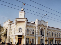 Глава управления примэрии, сотрудник Cadastru и двое работников частной компании задержаны после обысков