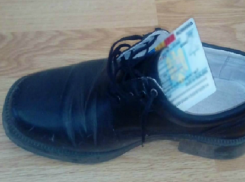 Глупый гражданин Молдовы попытался попасть в Румынию, спрятав в туфле фальшивку: мужчину заставили разуться