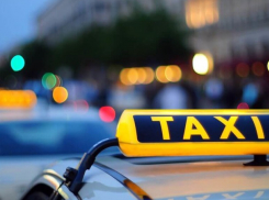 Налоговая, полиция и транспортники устроили рейд против нелегальных таксистов