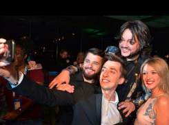 Необычные подарки из Молдовы вручили Филиппу Киркорову музыканты группы DoReDos 