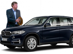 Блогер: Киртоакэ подарил возлюбленной новенькую машину и свозил в Милан за счет кишиневцев 