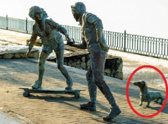 Надругательство над памятником влюбленным в Кишиневе совершили враги Дня святого Валентина