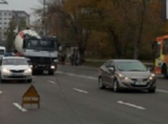 Упавший на автомобиль высоковольтный кабель испугал женщину в Кишиневе