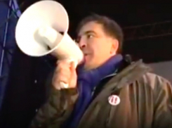 Вооруженная до зубов гвардия Порошенко спровоцировала столкновения в Киеве, - Саакашвили