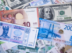 Евро и доллар медленно растут в цене по отношению к лею