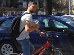 Новая велосипедная дорожка в центре Кишинева выложена для кого угодно, только не для велосипедистов 