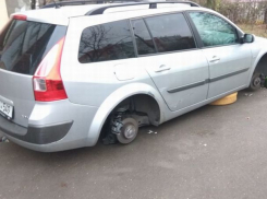 В Кишиневе с автомобилей продолжают снимать колеса по утрам