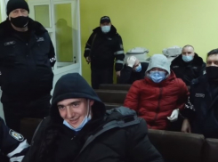 Обвиняемые в двойном убийстве в суде смеялись на камеру и шутили